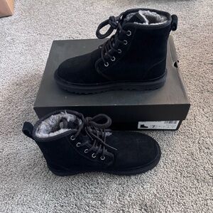 UGG Mens Harkley Black Suede Lace Up Boots Shearling Lined Size 7